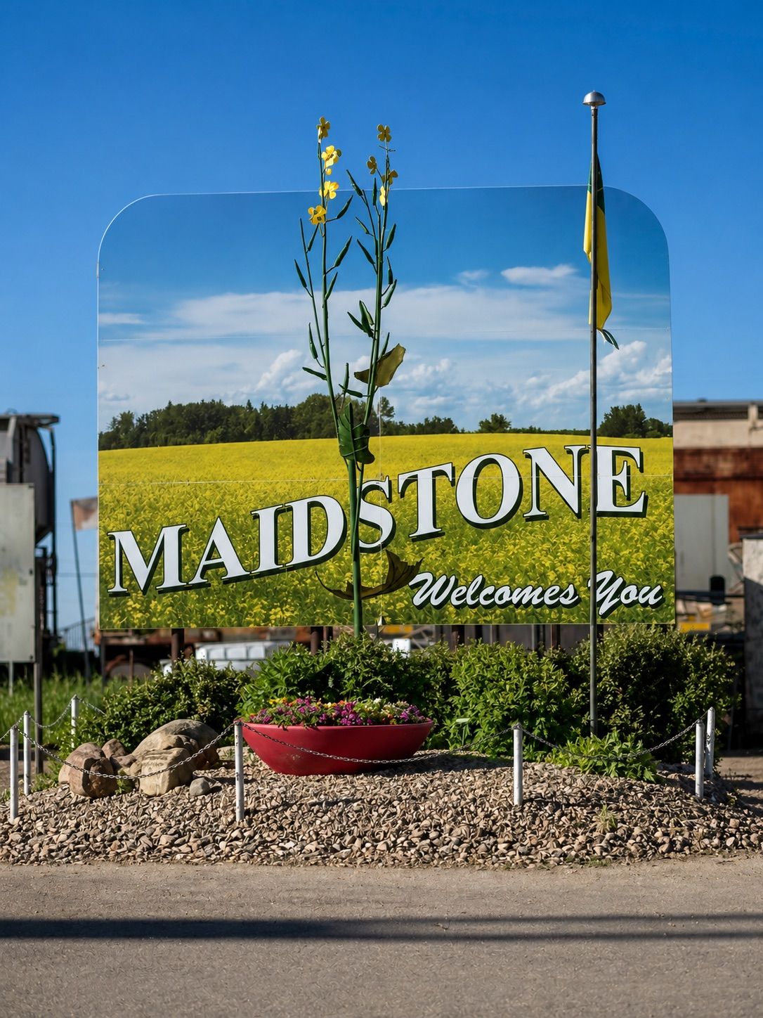 Maidstone town welcome sign